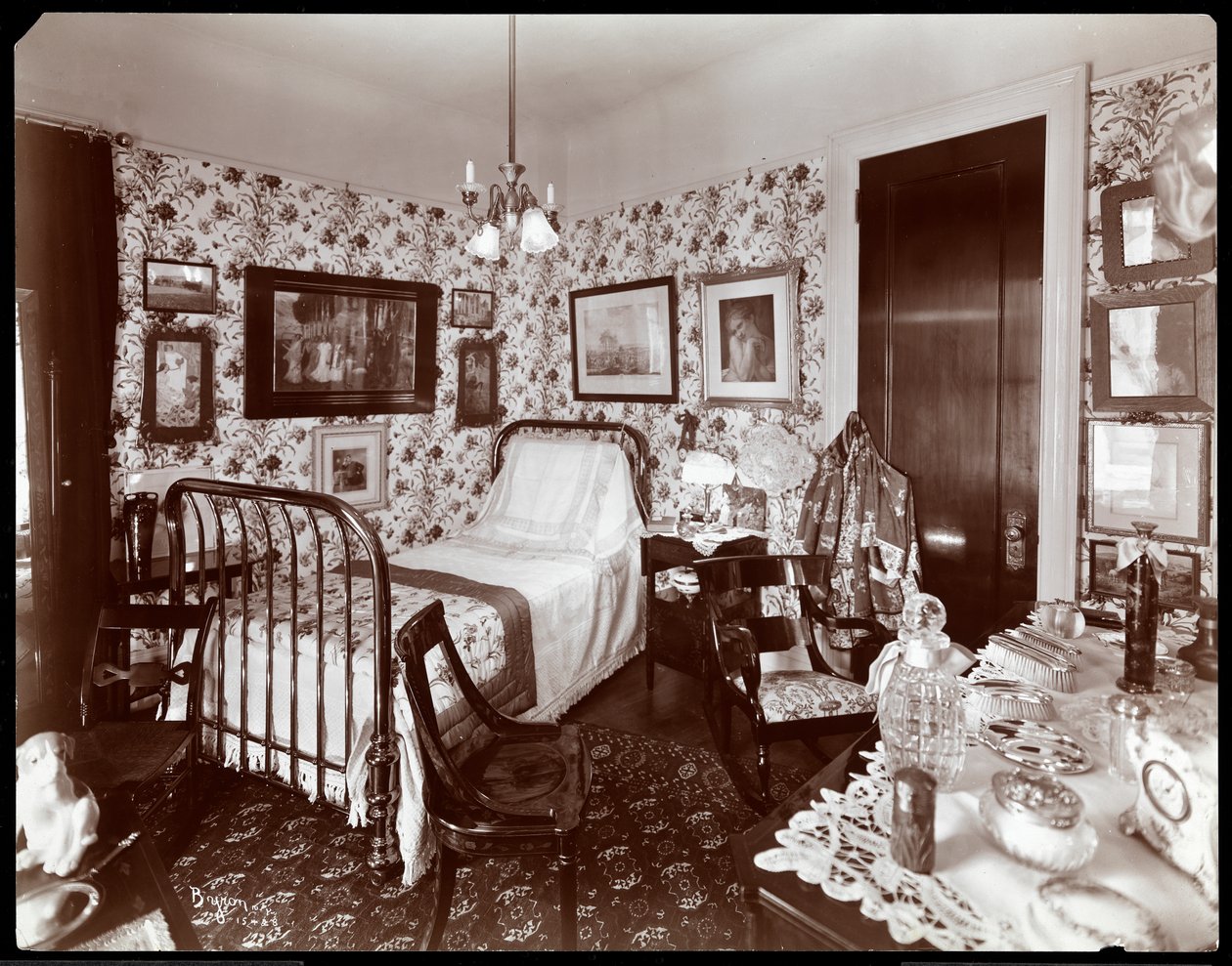 Egy hálószoba a Mrs. Leslie Carter rezidencián, New York, 1903 (ezüstzselatinos nyomat) alkotó: Byron Company
