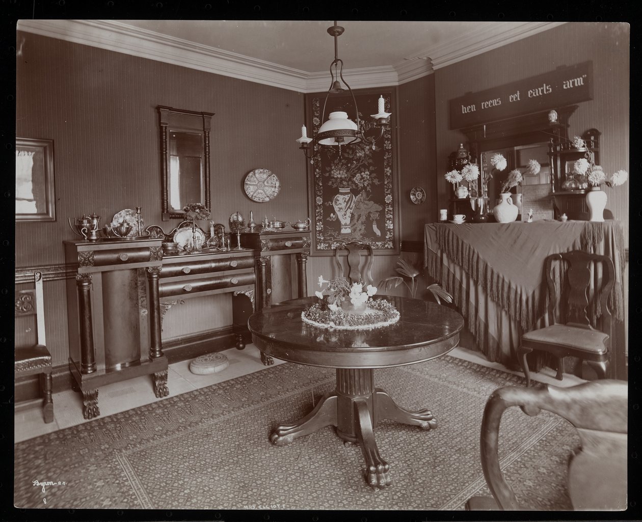 Ebédlő Mrs. Elliott otthonában, 1902 (ezüst zselatin nyomat) alkotó: Byron Company
