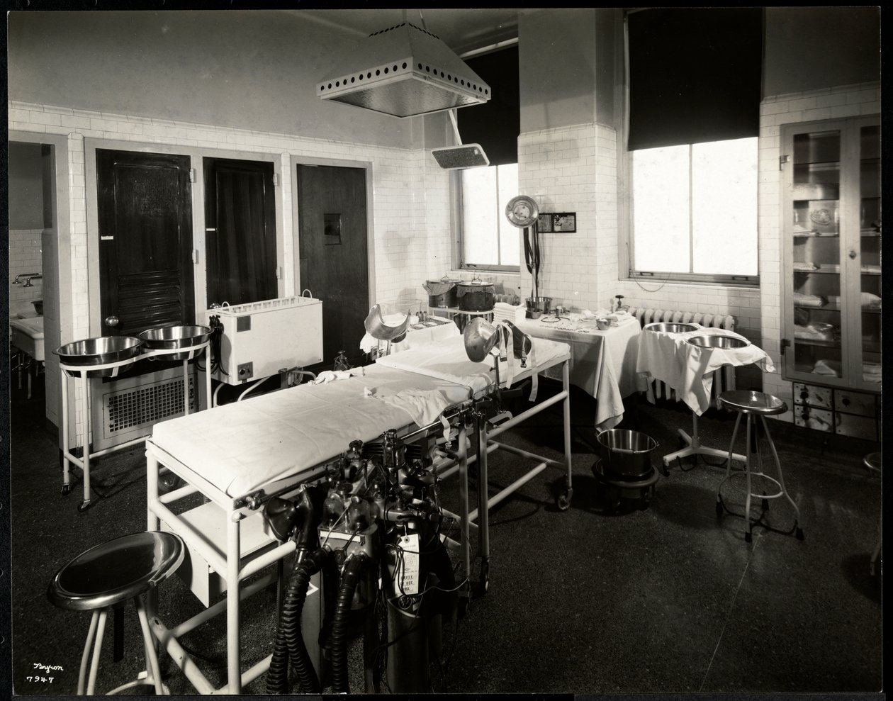Kórházi műtő vagy szülőszoba, New York, 1941 vagy 1942 (ezüst zselatin nyomat) alkotó: Byron Company