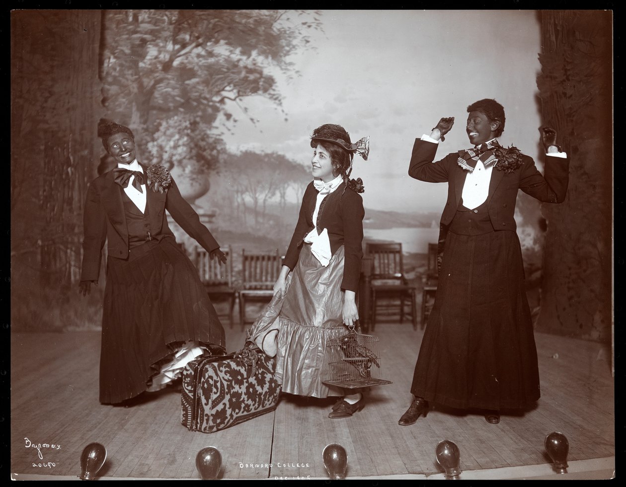 Jelenet a The Junior Show-ból, egy amatőr produkcióból, amelyet alsó tagozatosok mutattak be a New York-i Barnard College-ban, 1905 (ezüst zselatin nyomat) alkotó: Byron Company