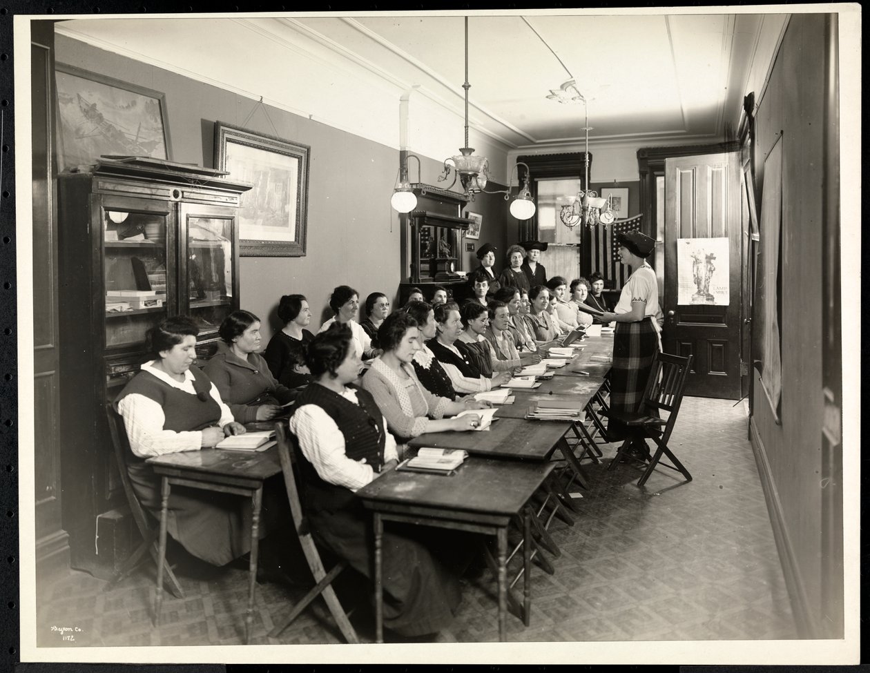 Nők amerikanizálási osztálya a Rodeph Sholom Sisterhoodban, 157 East 94th Street, New York, 1920 (ezüst zselatin nyomat) alkotó: Byron Company