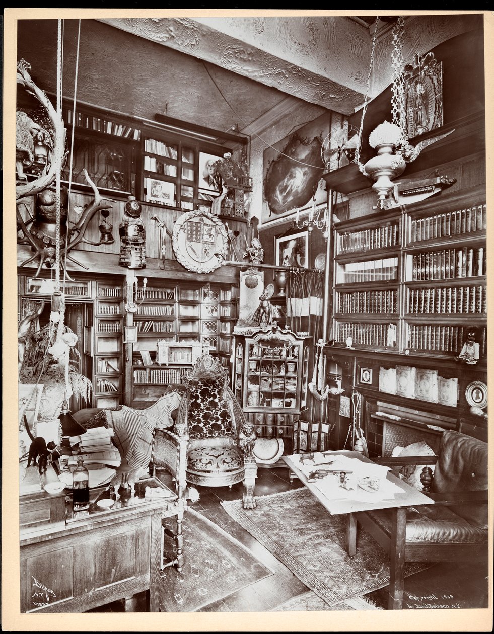 Díszes dolgozószoba David Belasco lakhelyén, 1909 (ezüst zselatin nyomat) alkotó: Byron Company