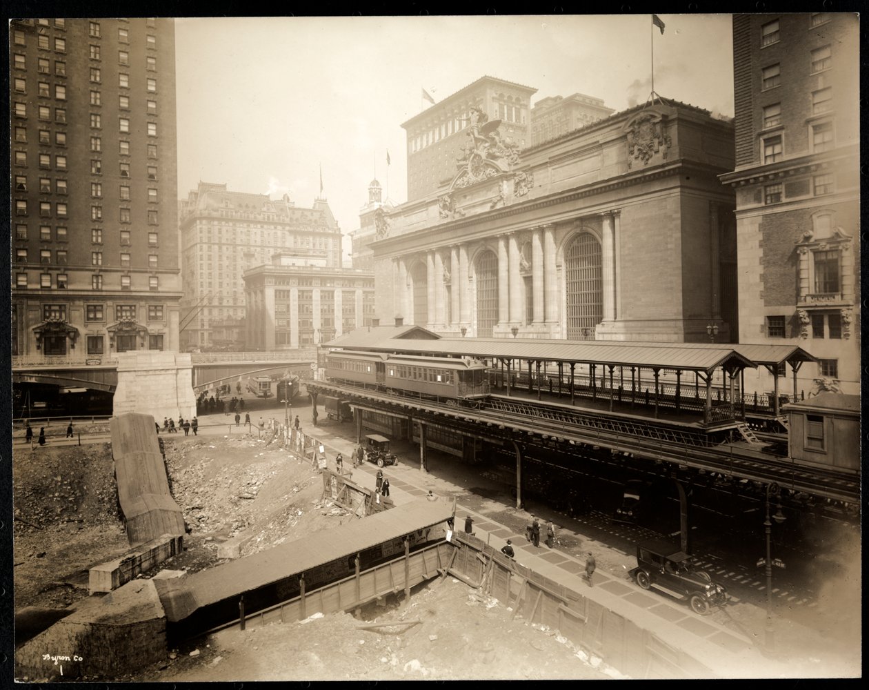 Ásatási hely: 42nd Street és Park Avenue, New York, 1920 körül (ezüst zselatin nyomat) alkotó: Byron Company