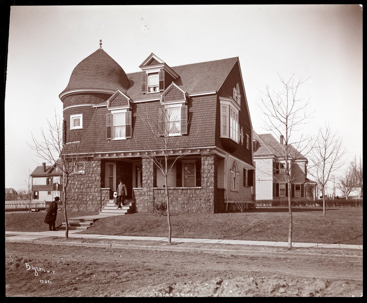 Edgar Smith író rezidenciájának külső képe a Long Island állambeli Elmhurstben, 1902-3 (ezüst zselatin nyomat) alkotó: Byron Company