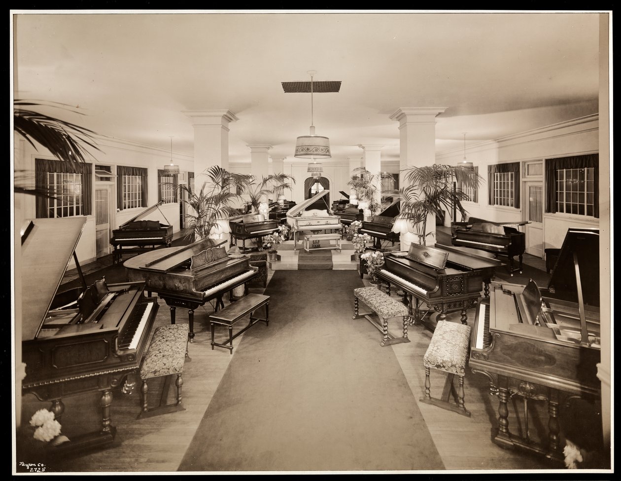 Negyedik emeleti Art Piano kiállítás az Aeolian Companynál, 1926 (ezüst zselatin nyomat) alkotó: Byron Company