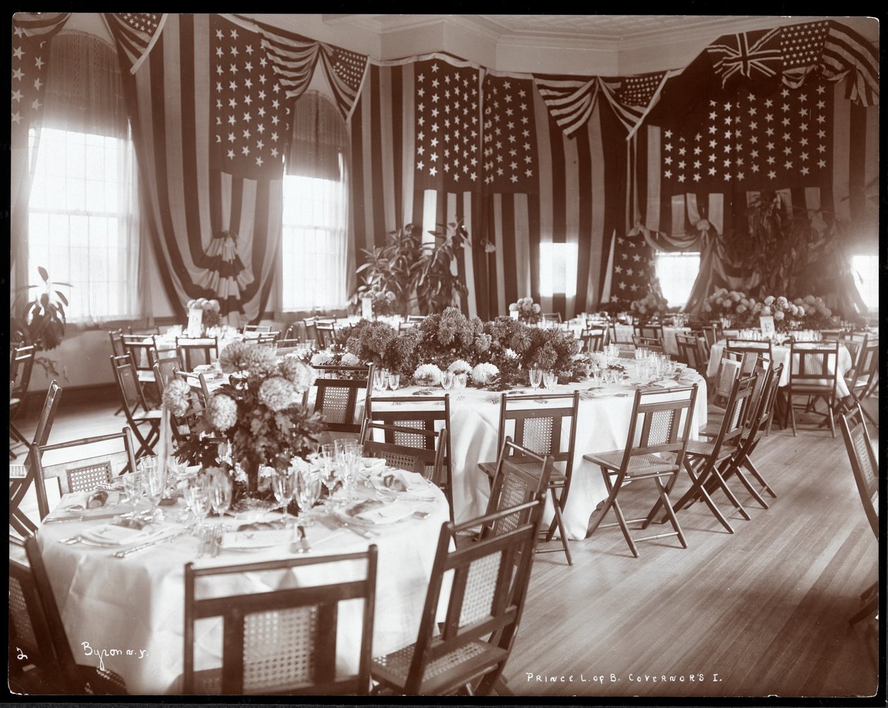 Egy lakomaterem belső nézete vacsorára berendezve, Battenberg Lajos herceg 1905-ös New York-i Governor