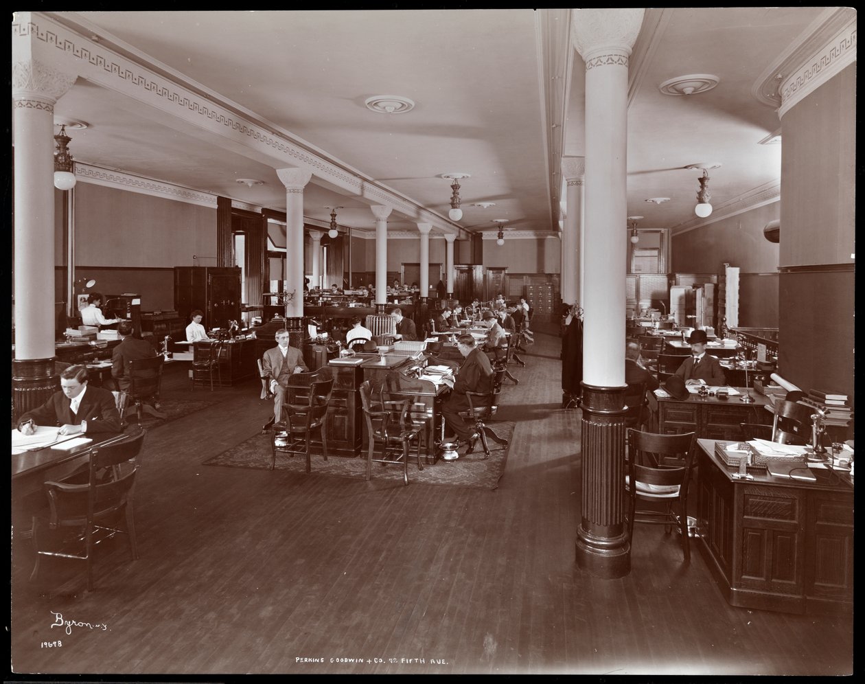 A Perkins, Goodwin und Co., 72 5th Avenue, New York, nyitott irodaszint belső képe, 1905 körül (ezüst zselatin nyomat) alkotó: Byron Company