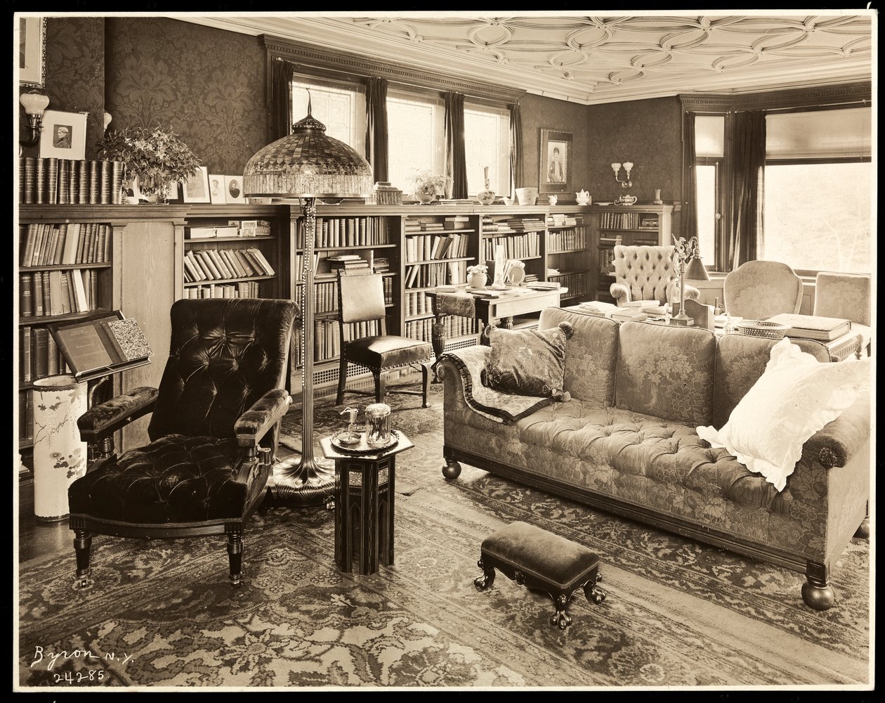 Könyvtár Thomas Edison otthonában, 1907 (ezüst zselatin nyomat) alkotó: Byron Company