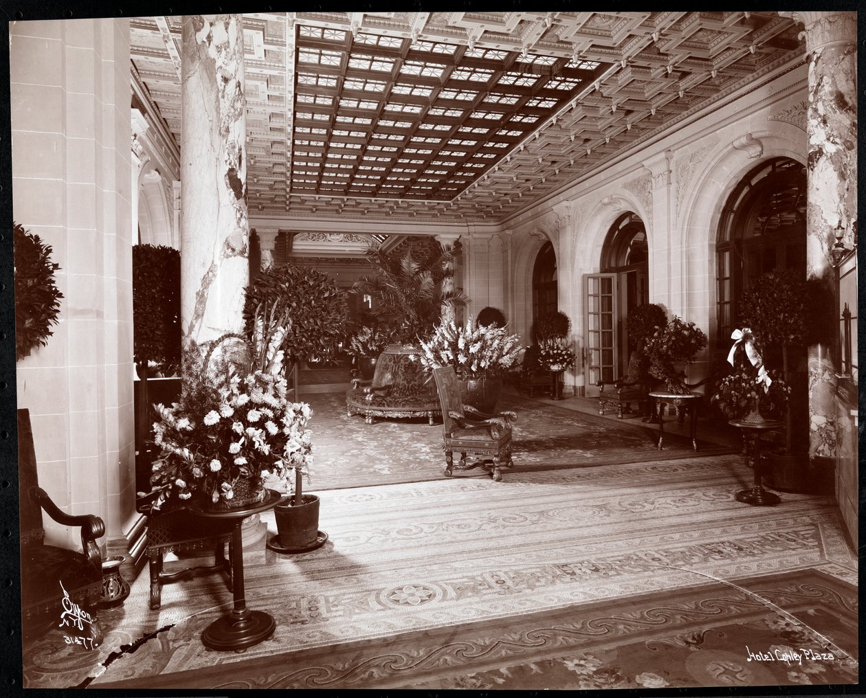 A Copley Plaza szálloda előcsarnoka, Boston, 1912 vagy 1913 (ezüst zselatin nyomat) alkotó: Byron Company