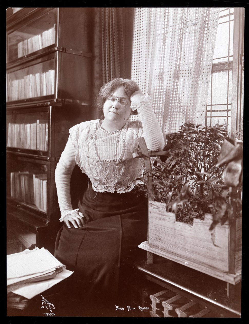 Miss Alice Kauser, 1910 (ezüst zselatin nyomat) alkotó: Byron Company