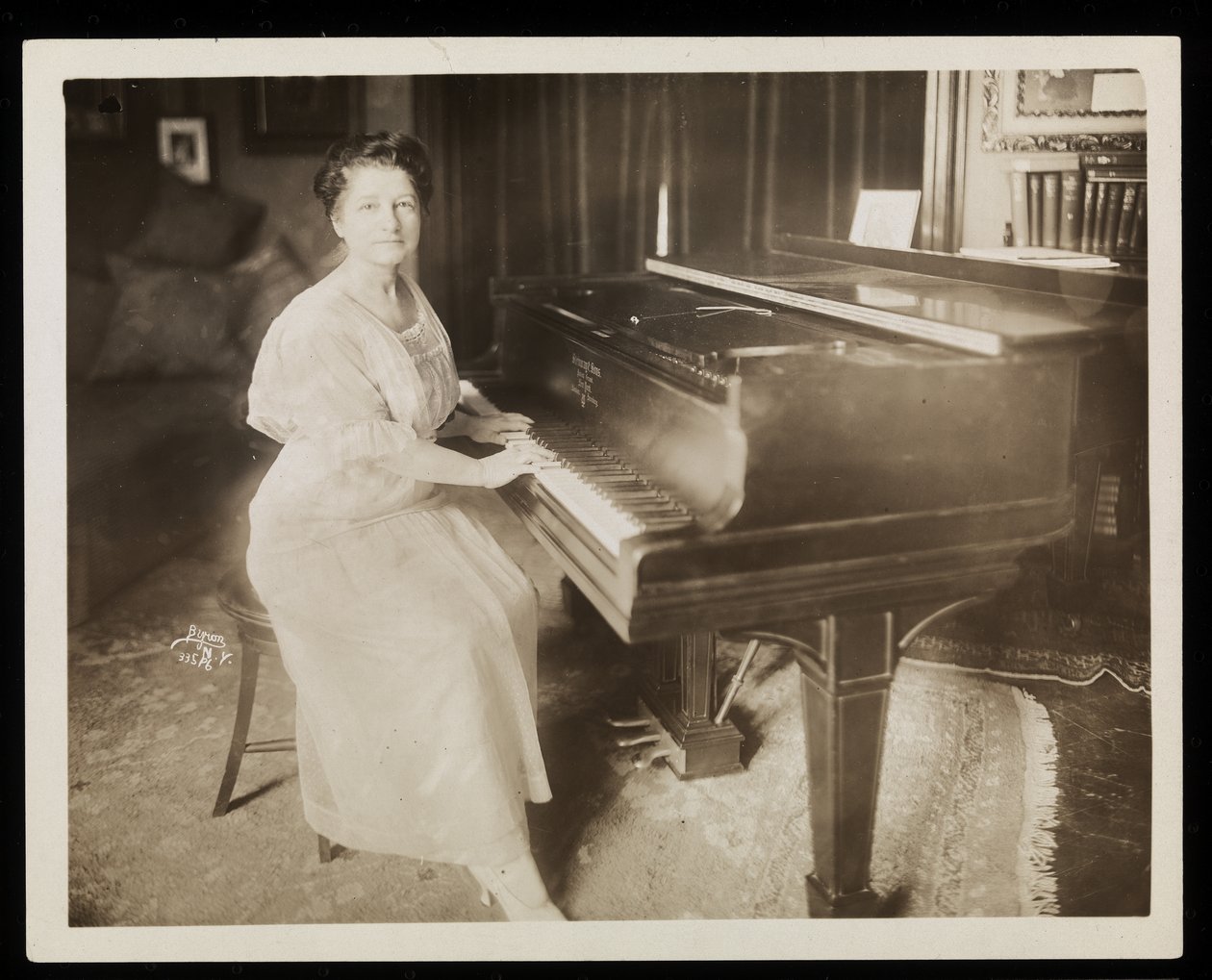 Miss Murray Louise Todd, 1915-1916 (ezüst zselatin nyomat) alkotó: Byron Company