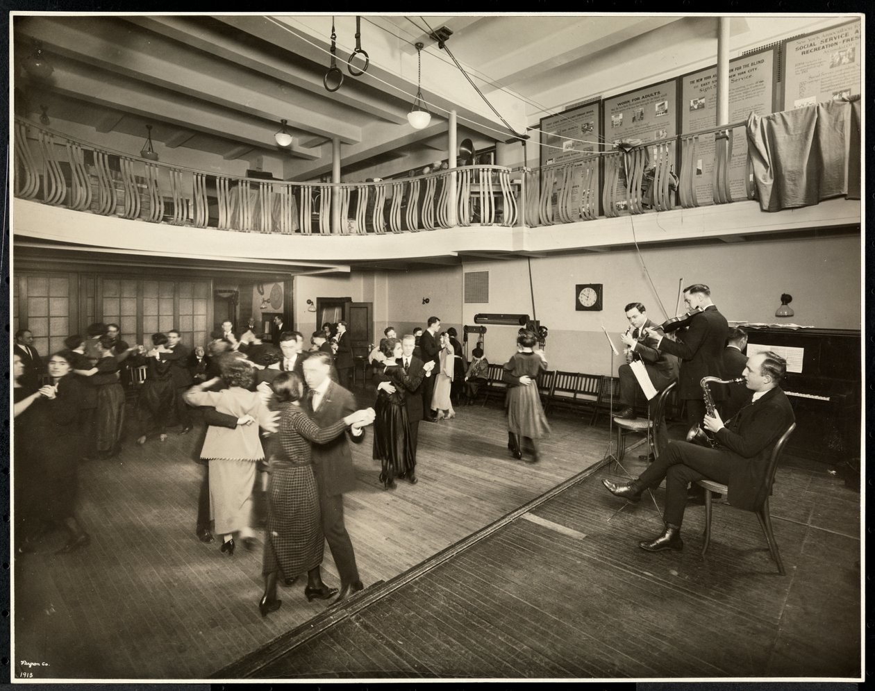 Havi tánc a New York-i Vakok Szövetségében, 111 East 59th Street, New York, 1926 (ezüst zselatin nyomat) alkotó: Byron Company