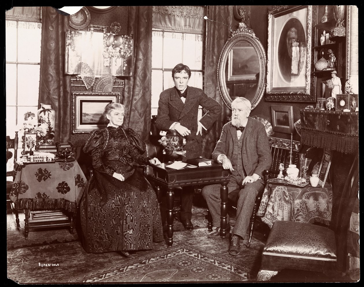 A szerző portréja, Lorimer Stoddard feleségével és fiával, New York, 1896-8 (ezüst zselatin nyomat) alkotó: Byron Company