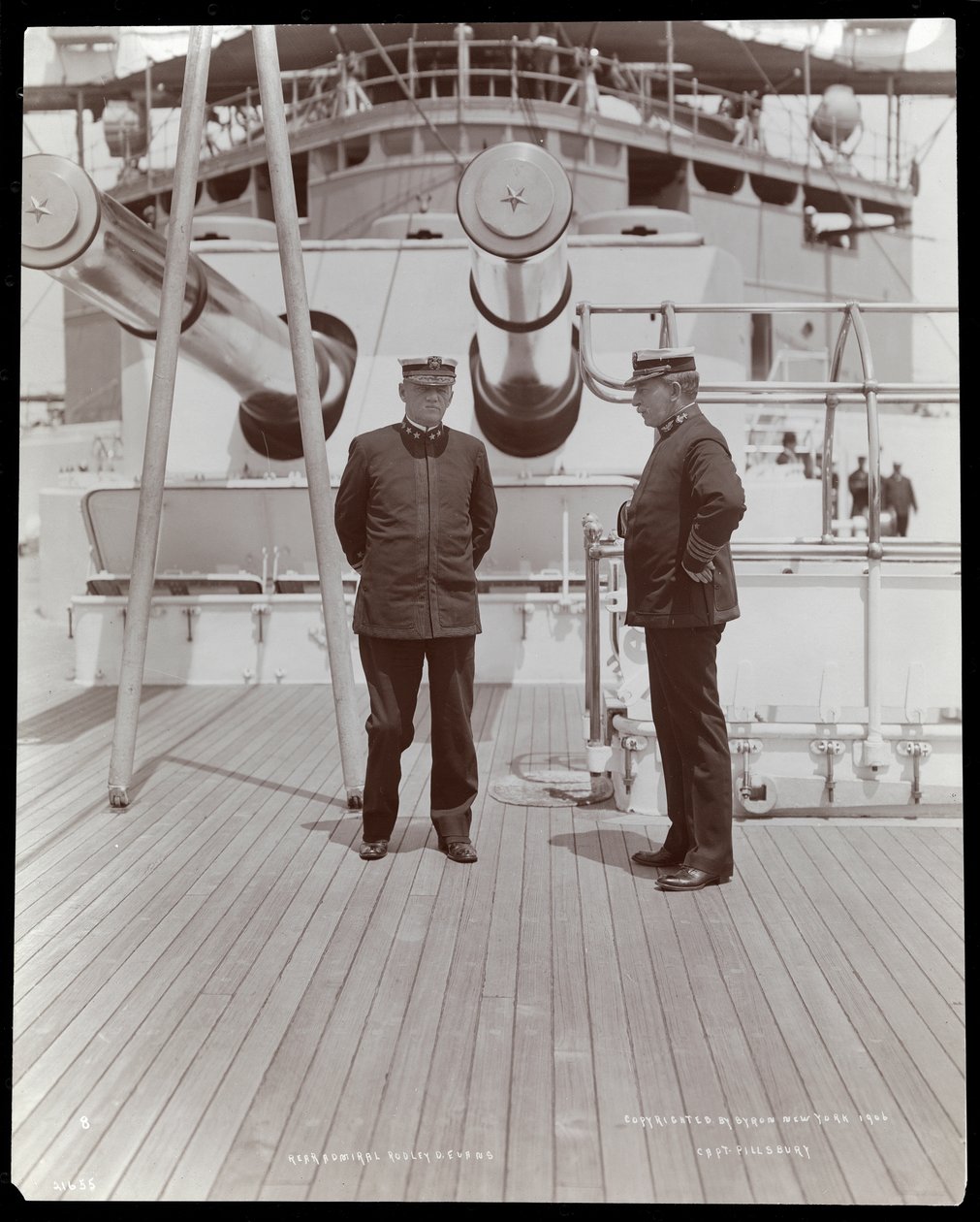 Robley Dunglison Evans ellentengernagy és John Elliott Pillsbury kapitány az U.S.S. fedélzetén Marine, 1906 (ezüst zselatin nyomat) alkotó: Byron Company