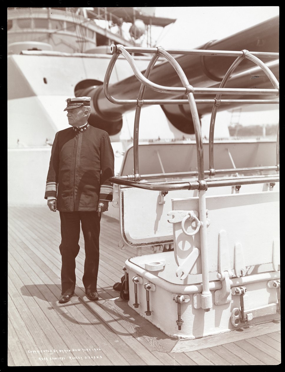 Robley Dunglison Evans ellentengernagy az U.S.S. fedélzetén Maine, 1906 (ezüst zselatin nyomat) alkotó: Byron Company