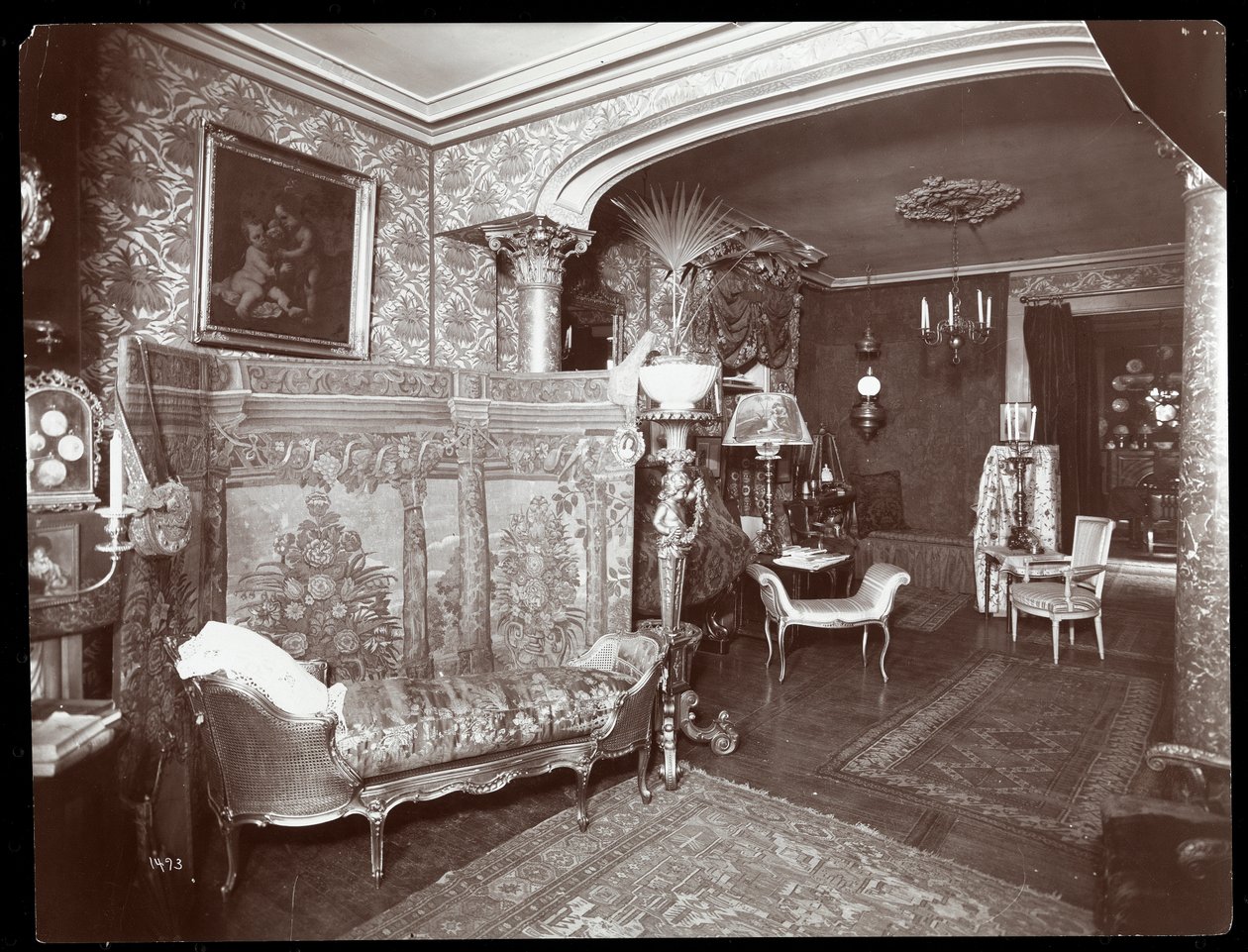 Társalgó Elsie de Wolfe rezidenciájában a 122 East 17th Street szám alatt, New York, 1895 vagy 1896 (ezüst zselatin nyomat) alkotó: Byron Company