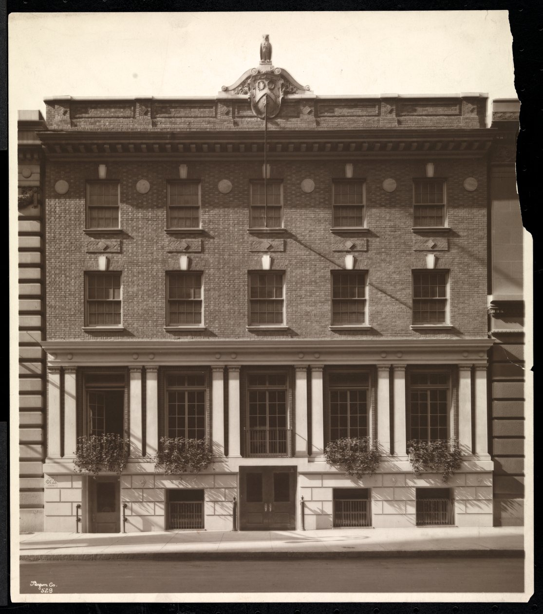 The Phi Gamma Delta Club, 44 West 44th Street, New York, 1919 (ezüst zselatin nyomat) alkotó: Byron Company