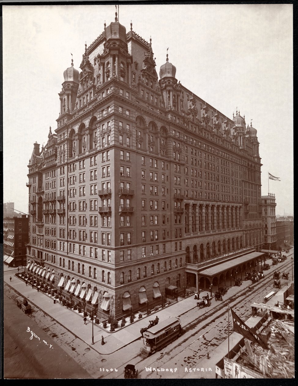 A Waldorf Astoria a 34. utca és az 5. sugárút sarkán, New York, 1901 vagy 1902 (ezüstzselatinos nyomat) alkotó: Byron Company