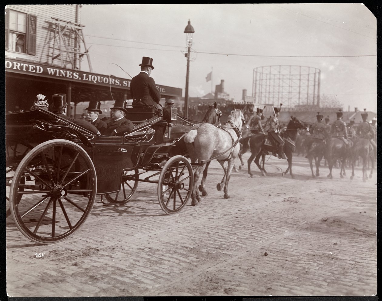 Grant sírjának felszenteléséhez kapcsolódó körmenet a Riverside Drive-on, feltehetően 1897. április 27-én, New Yorkban (ezüst zselatin nyomat) alkotó: Byron Company