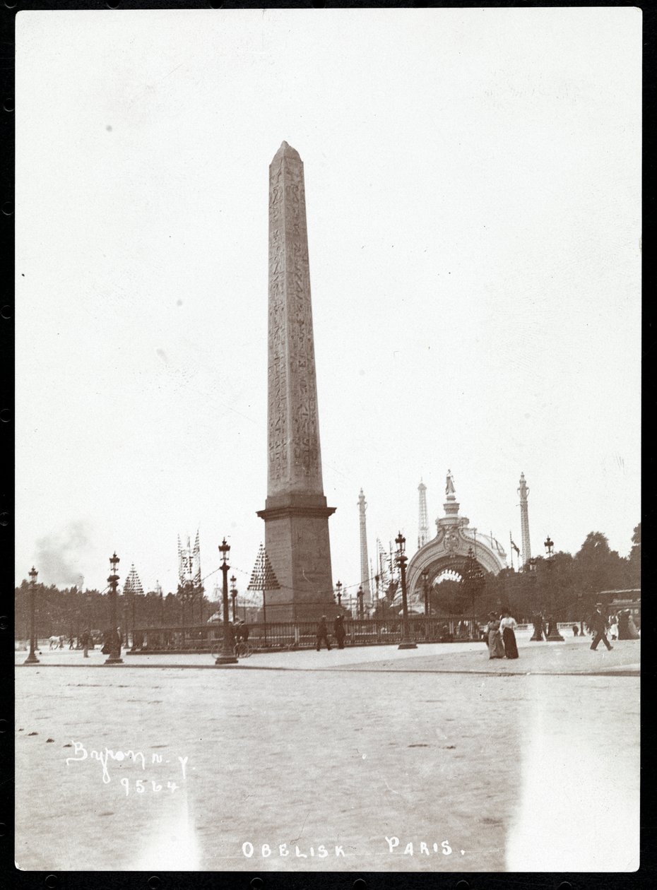 Kilátás a Kleopátra tűjére, Párizs, 1900 (ezüst zselatin nyomat) alkotó: Byron Company