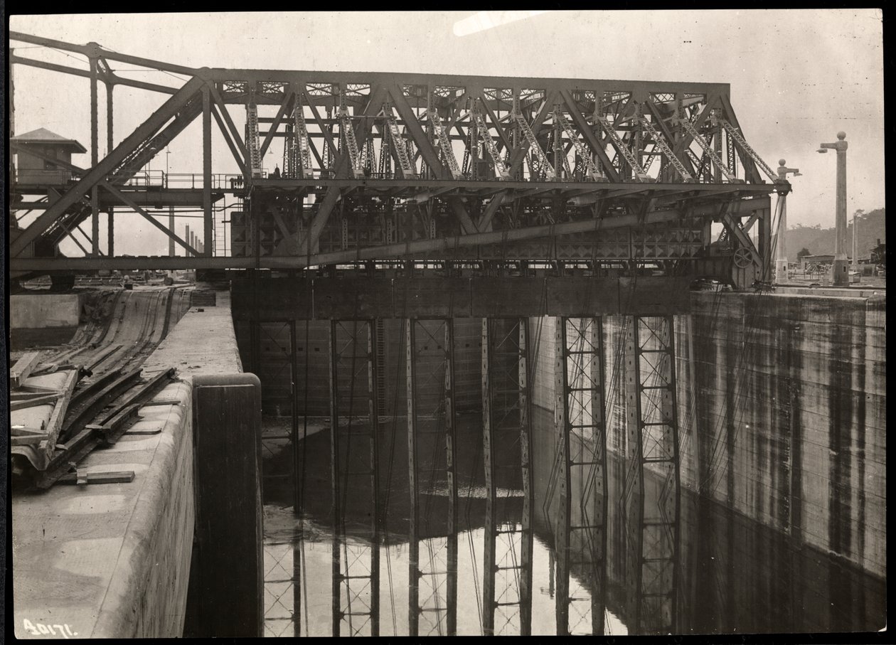 A Panama-csatorna építése közben, 1912 vagy 1913 (ezüstzselatinos nyomat) alkotó: Byron Company