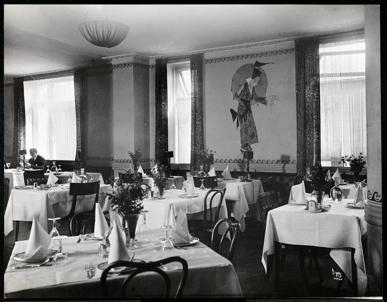 A Hotel Majestic étkezője, 1916 vagy 1917 (ezüstzselatinos nyomat) alkotó: Byron Company
