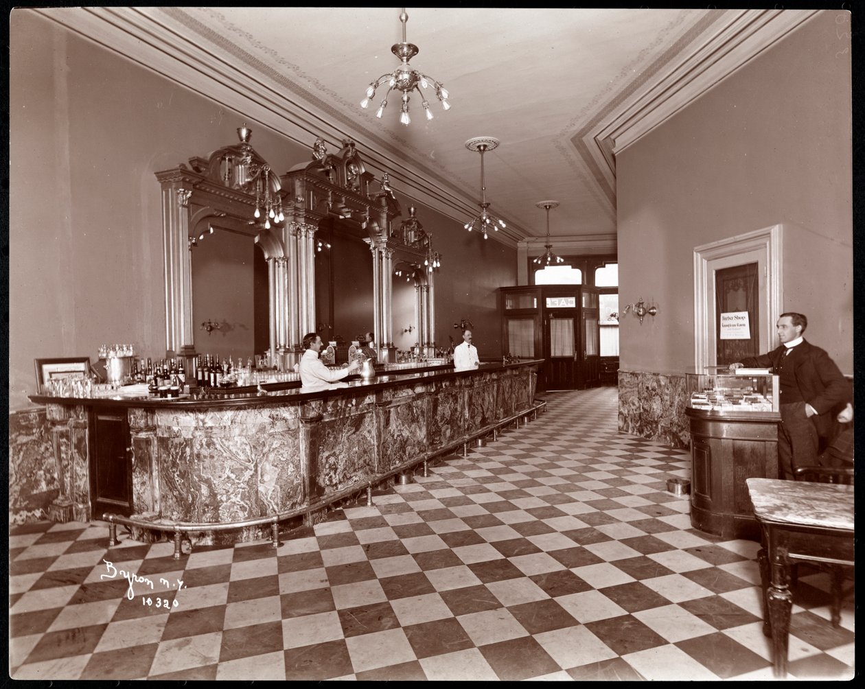 Bár a Gilsey House-ban, Broadway és 29th Street, New York, 1900 vagy 1901 (ezüst zselatin nyomat) alkotó: Byron Company