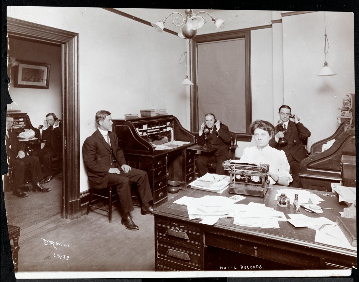 Hotel Records Office, New York, 1908 (ezüst zselatin nyomat) alkotó: Byron Company