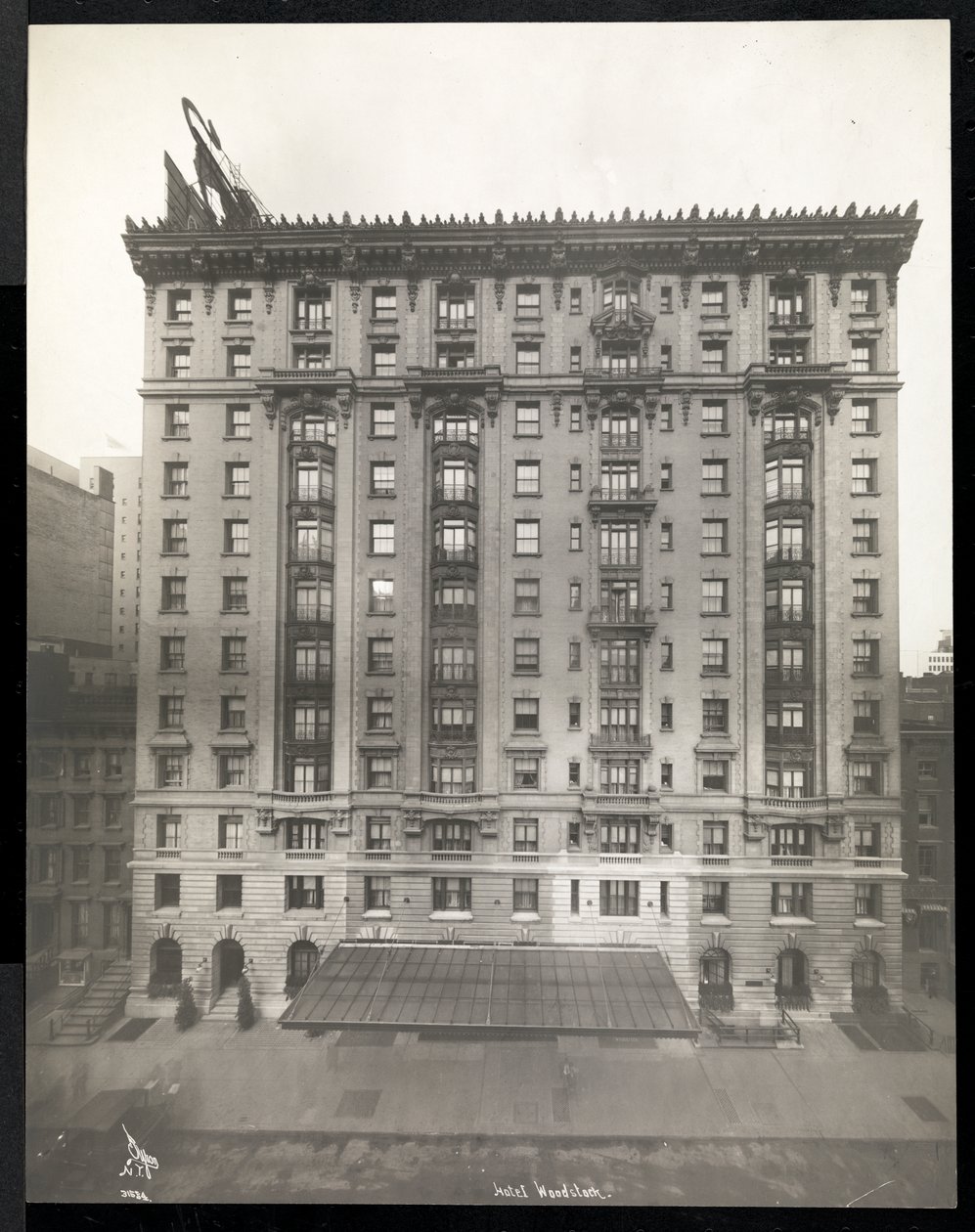 Hotel Woodstock a 127 West 43rd Street-en, New York, 1911 vagy 1912 (ezüstzselatinos nyomat) alkotó: Byron Company
