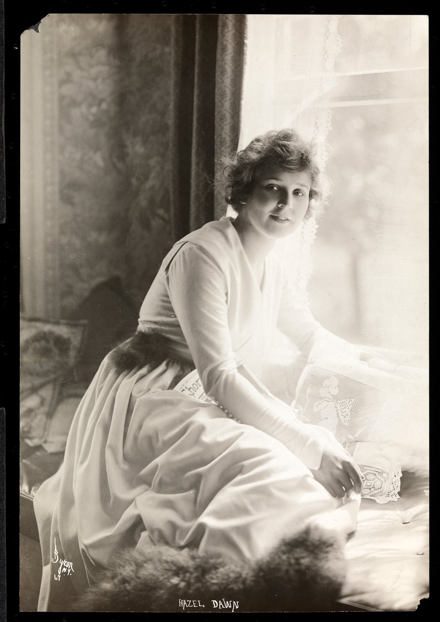 Hazel Dawn portréja. 1915 körül (ezüst zselatinos nyomat) alkotó: Byron Company