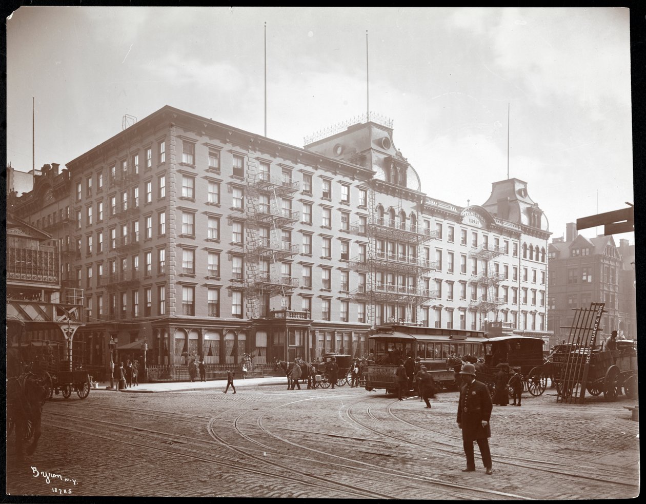 A Grand Union Hotel a 4th Avenue és a 42nd Street címen, New York, 1904 (ezüst zselatin nyomat) alkotó: Byron Company