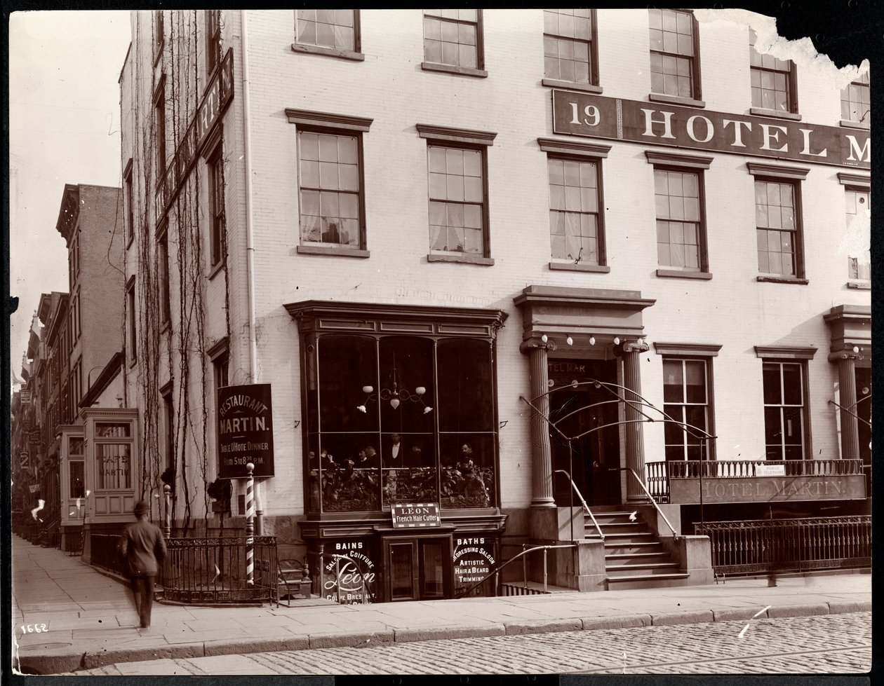 The Hotel Martin, Lafayette Place 19, New York, 1896 (ezüst zselatin nyomat) alkotó: Byron Company