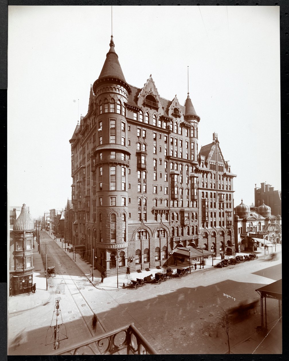 The Hotel Walton, Philadelphia, 1905 körül (ezüst zselatin nyomat) alkotó: Byron Company