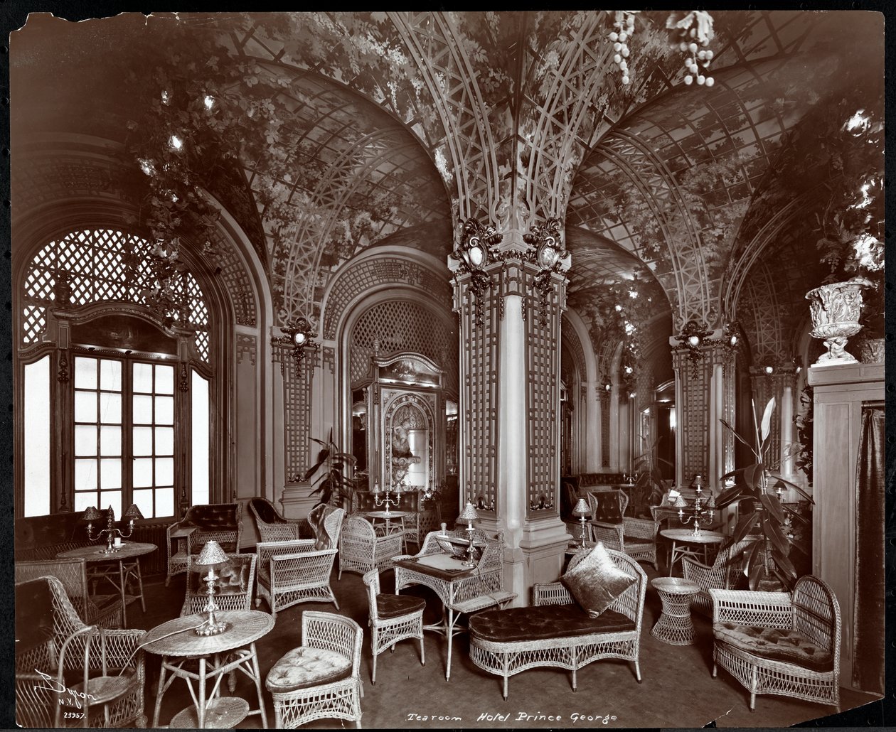 A teázó a Prince George szállodában, 1907 (ezüst zselatin nyomat) alkotó: Byron Company