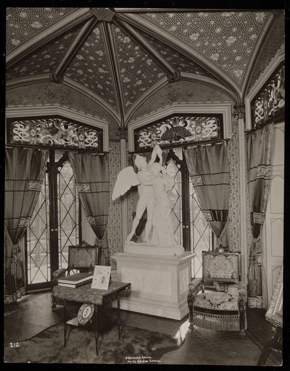 A Helen Gould birtok (a néhai Jay Gould rezidencia) szalonja Tarrytownban, New York, 1893-94 (ezüst zselatinos nyomat) alkotó: Byron Company