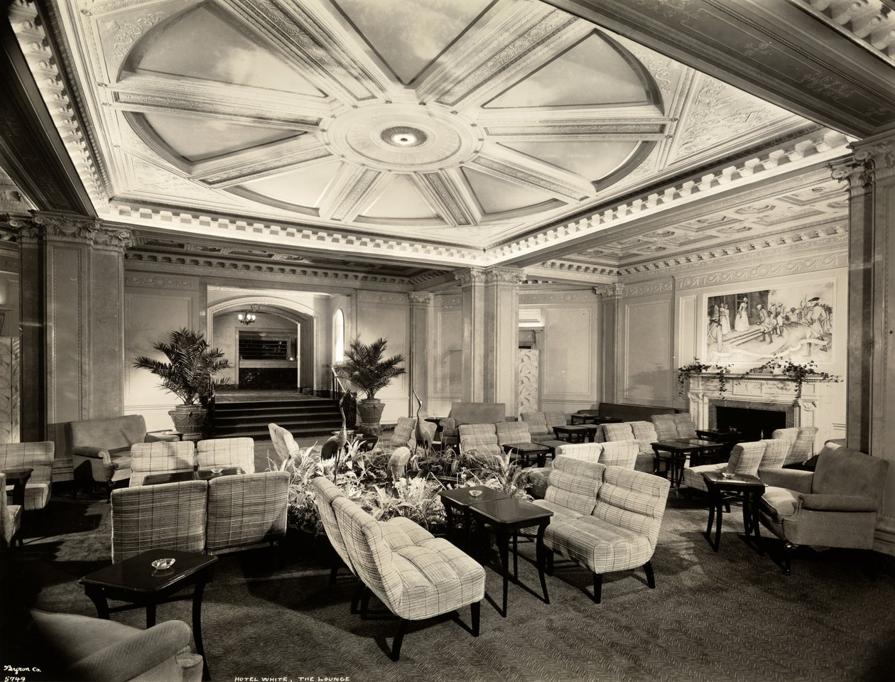 A társalgó délnyugat felé néz a Hotel White 37th Street-re és a Lexington Avenue-ra, New York, 1937 (ezüst zselatin nyomat) alkotó: Byron Company