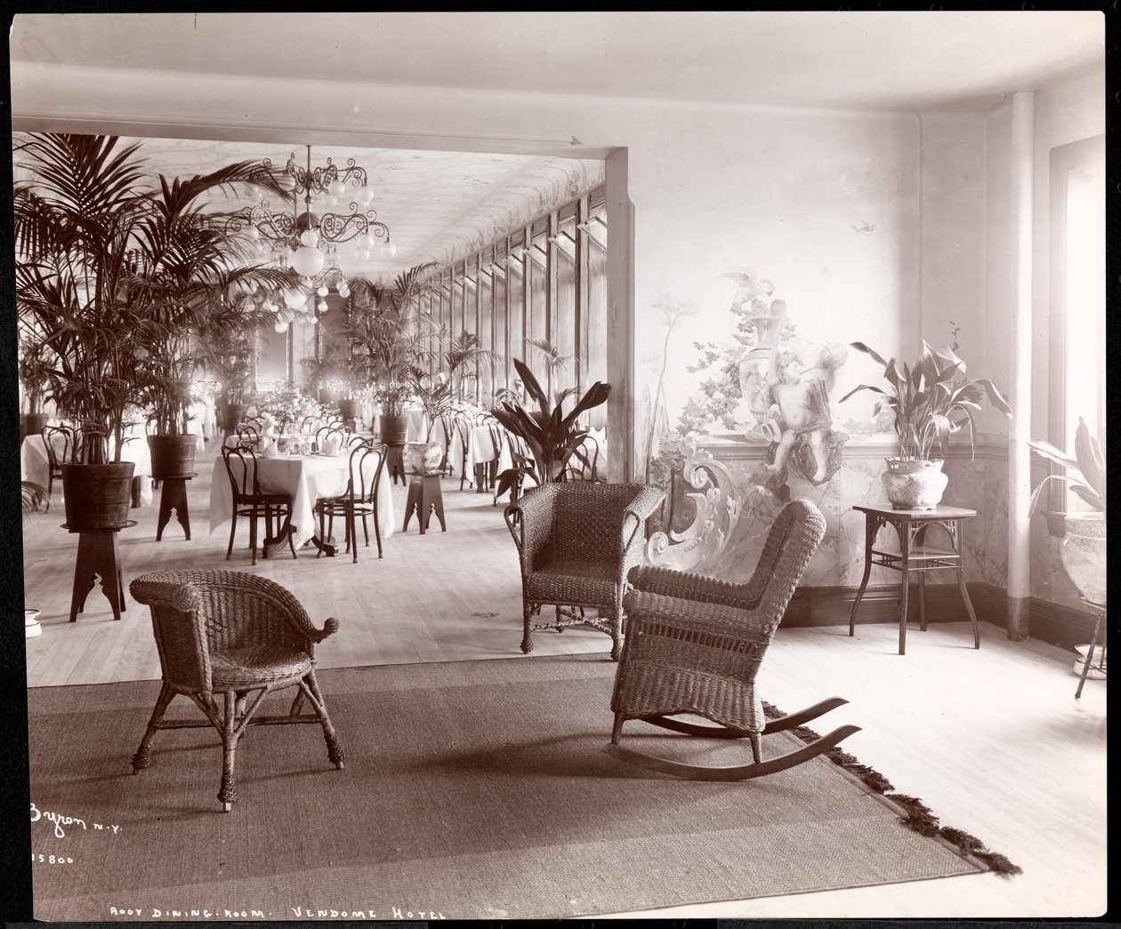A Vendome Hotel tetőtéri étkezője, 1903 (ezüst zselatin nyomat) alkotó: Byron Company