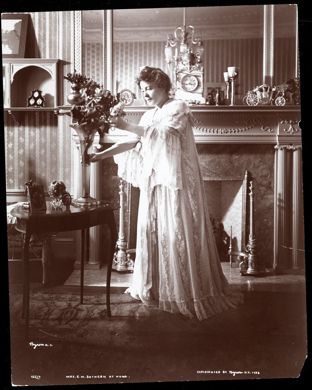 Virginia Harned (Mrs. E.H. Sothern, 1.) 1902 (ezüst zselatin nyomat) alkotó: Byron Company
