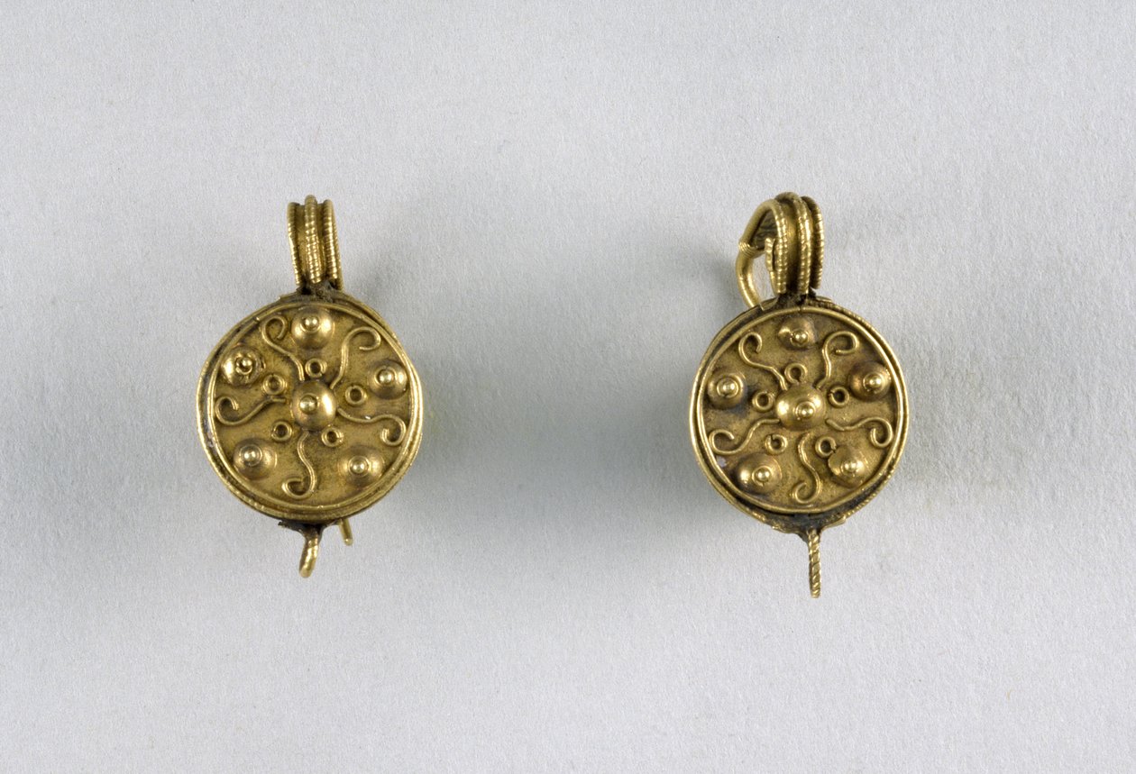 Lemezfülbevaló, kb. 1. század (arany) alkotó: Byzantine