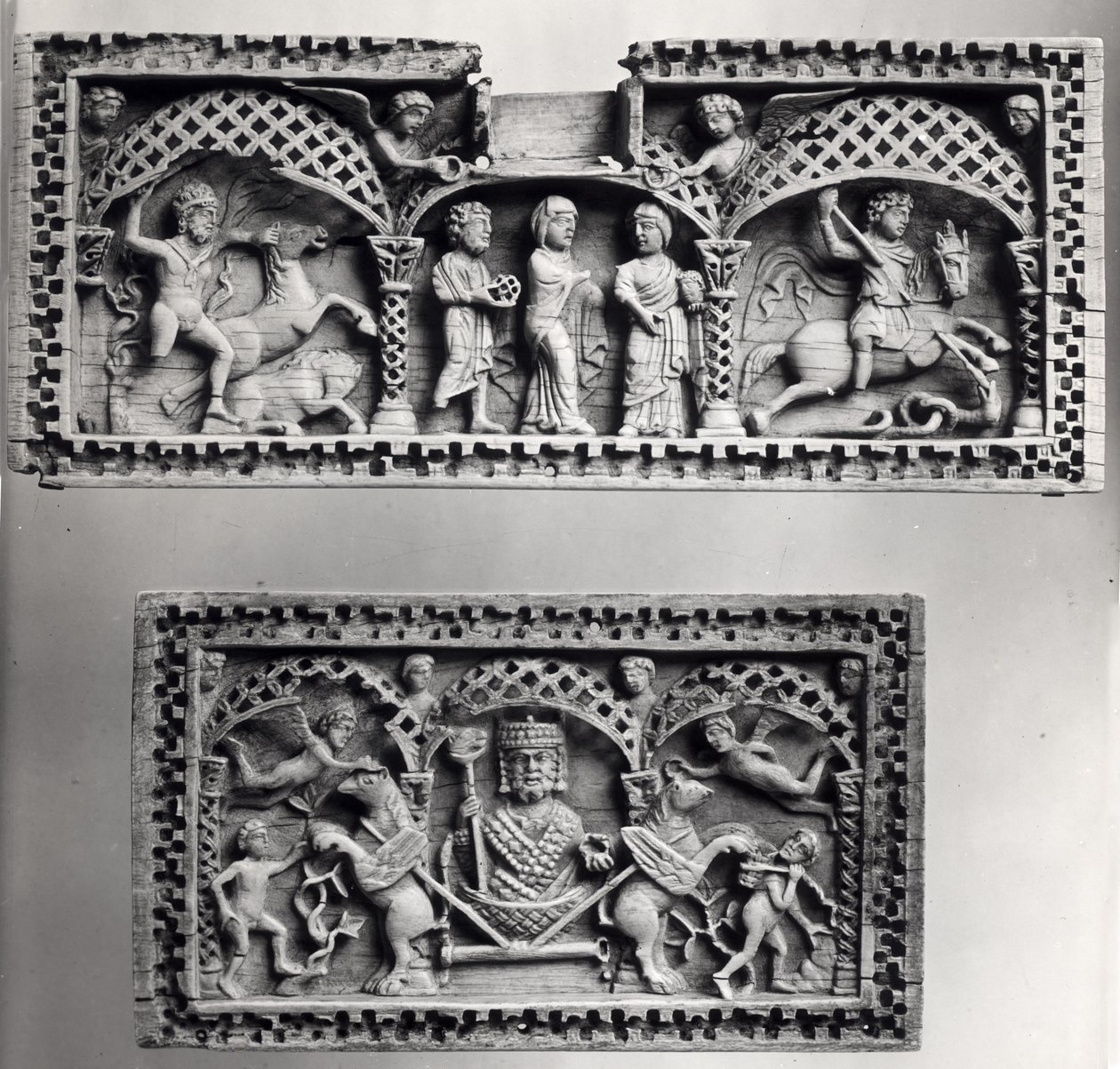 Két emléktábla egy ládáról (lásd még: 280124) alkotó: Byzantine