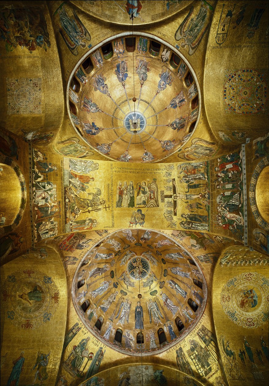 Bizánci építészet: a pünkösdöt (1250-1300) és a mennybemenetelt (13. század eleje) illusztráló kupolák képe arany alapon (román és bizánci stílusban) mozaikokkal. Szent Márk-bazilika (San Marco-bazilika) Velence alkotó: Byzantine