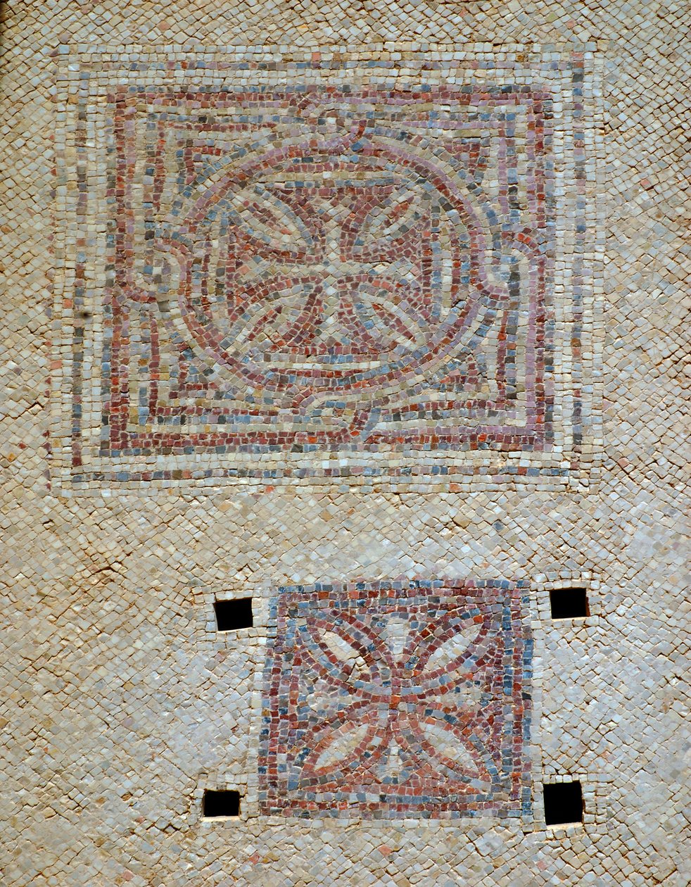 Keresztek részlete a bizánci templom mozaikpadlójáról Shohamban, Izraelben, Kr.u. 5. században (mozaik) alkotó: Byzantine Byzantine
