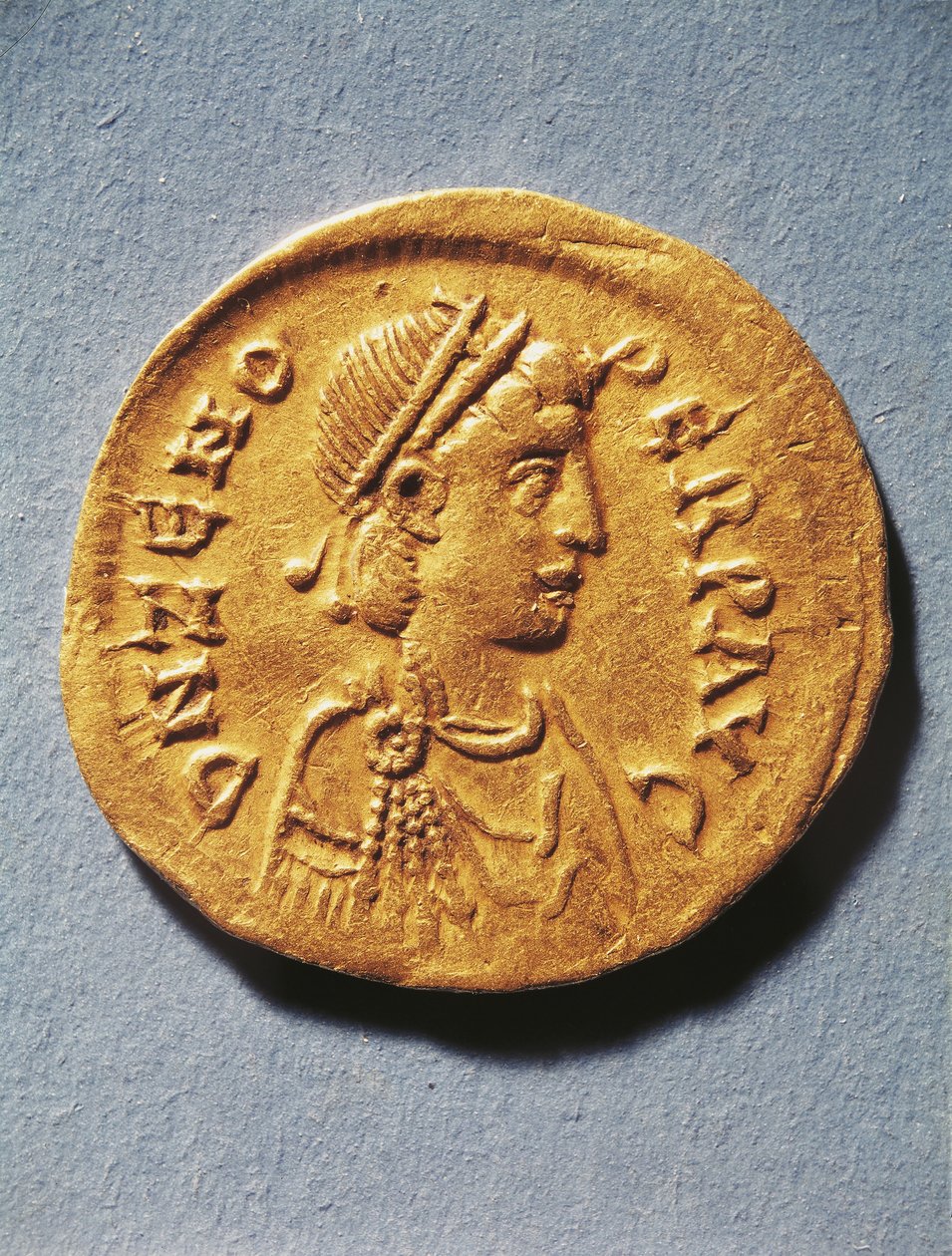 Numizmatika, Ókori Róma, Zénónt, a Bizánci Birodalom császárát ábrázoló érme alkotó: Byzantine Byzantine