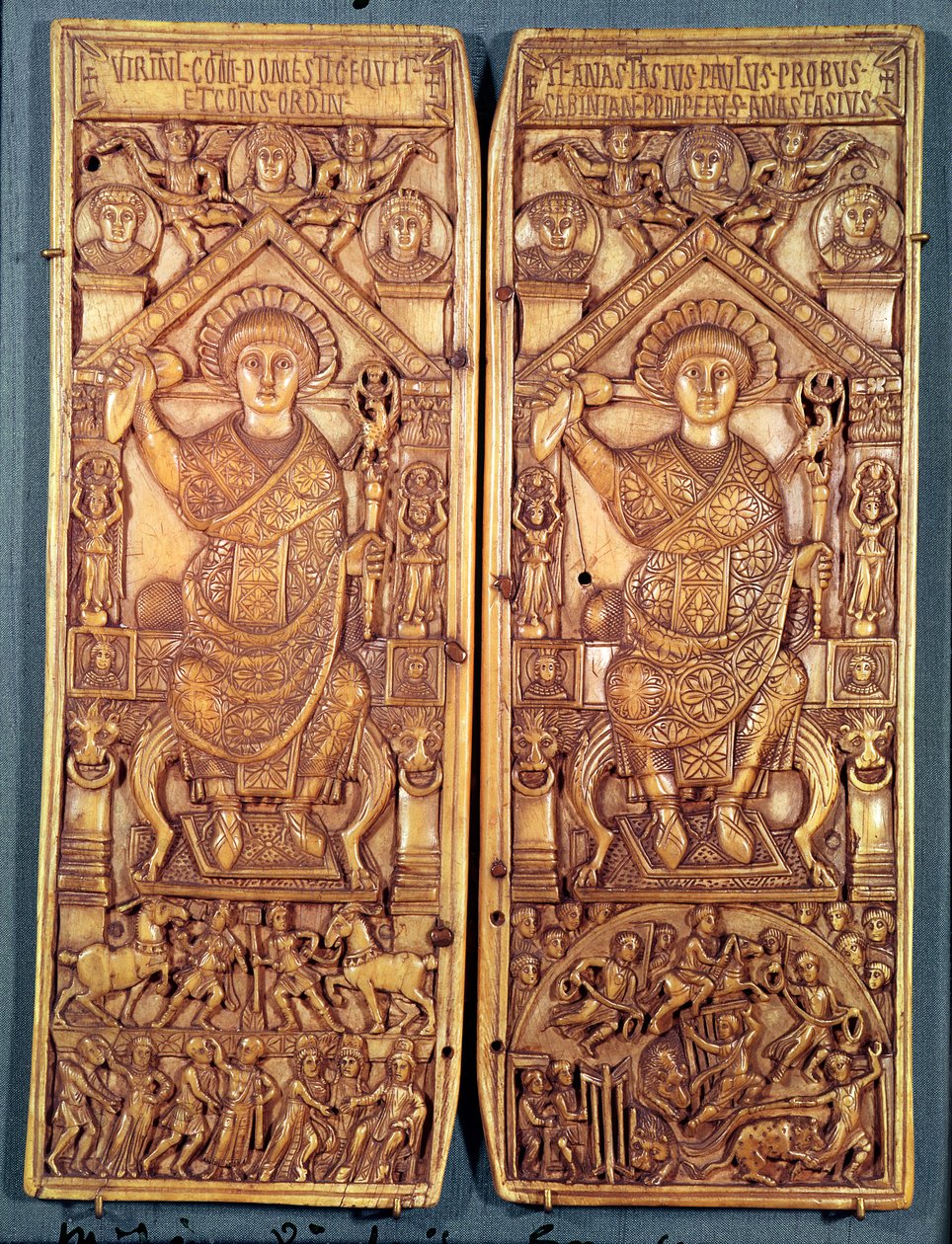 Anastasius (491-518) konzuli diptichonja, Konstantinápolyban faragott, theodoszi stílusban, i.sz. 517 alkotó: Byzantine School