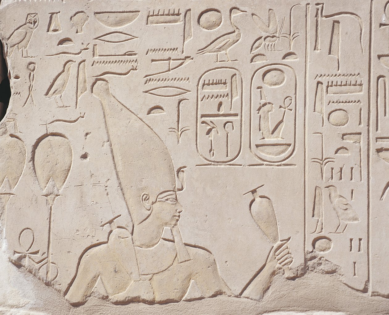 Egyiptom, Karnak, Hatsepszuti Vörös kápolna, dombormű, boráldozat Hatsepszutnak alkotó: J.B. and Brown J. Rowbotham