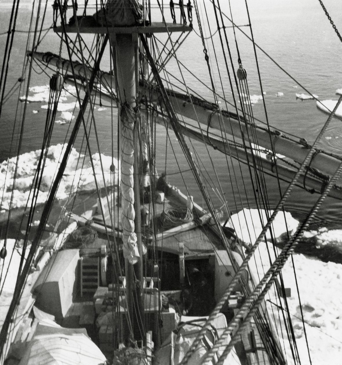 Schooner Stella Polare találkozik az első jéggel alkotó: J.B. and Brown J. Rowbotham
