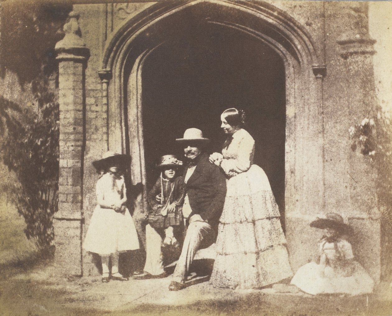 Családi csoportportré az ajtóban, az 1840-es évek végén. alkotó: Calvert Jones