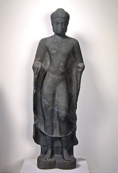 Buddha Vat Romlokból, Angkor Borei (homokkő) alkotó: Cambodian School