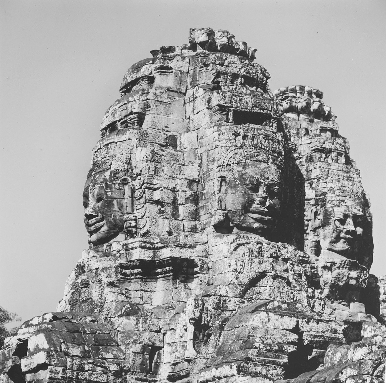 Kilátás az egyik toronyra, Bayon-templom alkotó: Cambodian School