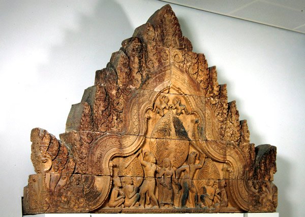 Gopura talapzata Banteay Sreiből, Kambodzsából, 967 körül (rózsaszín homokkő) alkotó: Cambodian School